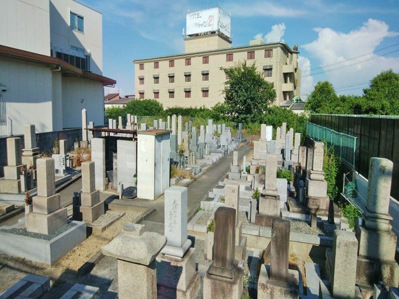 西市場墓地