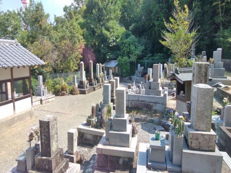 新家墓地