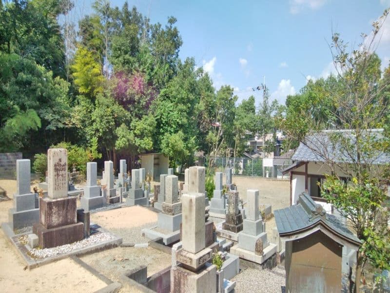新家墓地