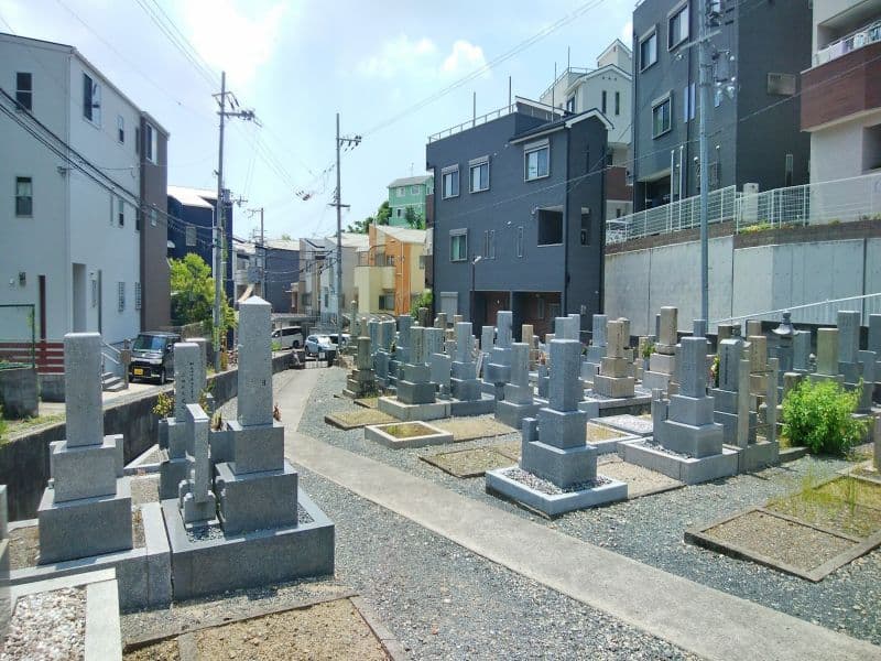 東秦共同墓地