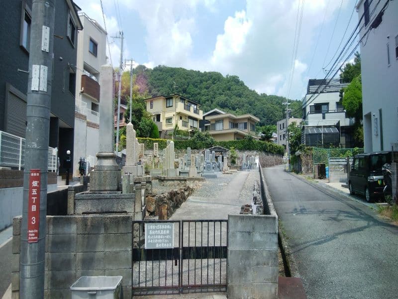東秦共同墓地