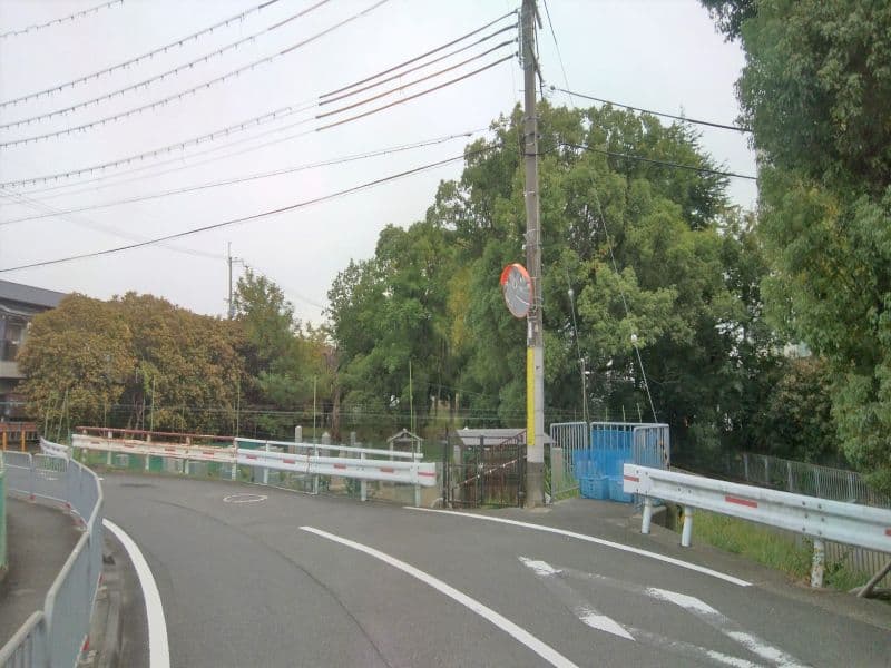 鶴野共同墓地