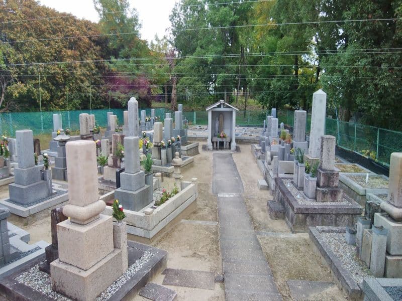 鶴野共同墓地