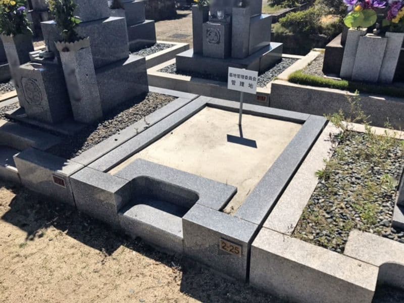 唐崎靖国共同墓地
