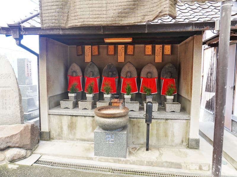 阿坂墓地