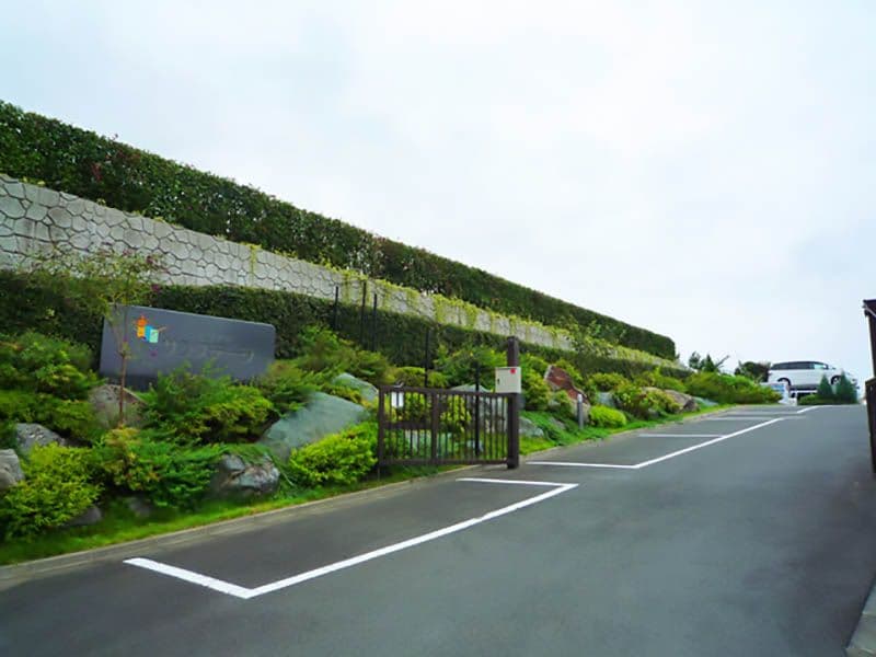 メモリアルサンステージ　霊園入口