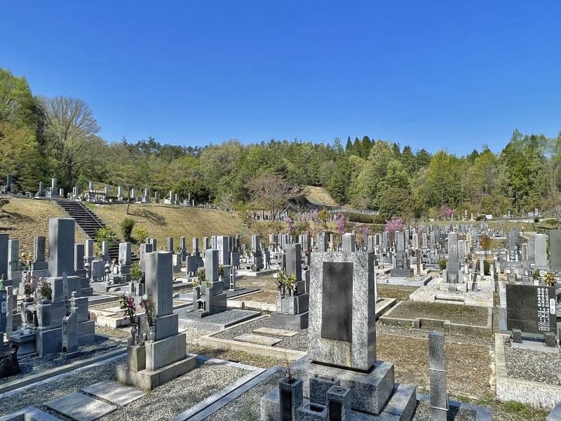平和霊園 同じ方角に整列したお墓