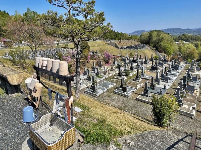 平和霊園 園内の水道設備と桶置き場