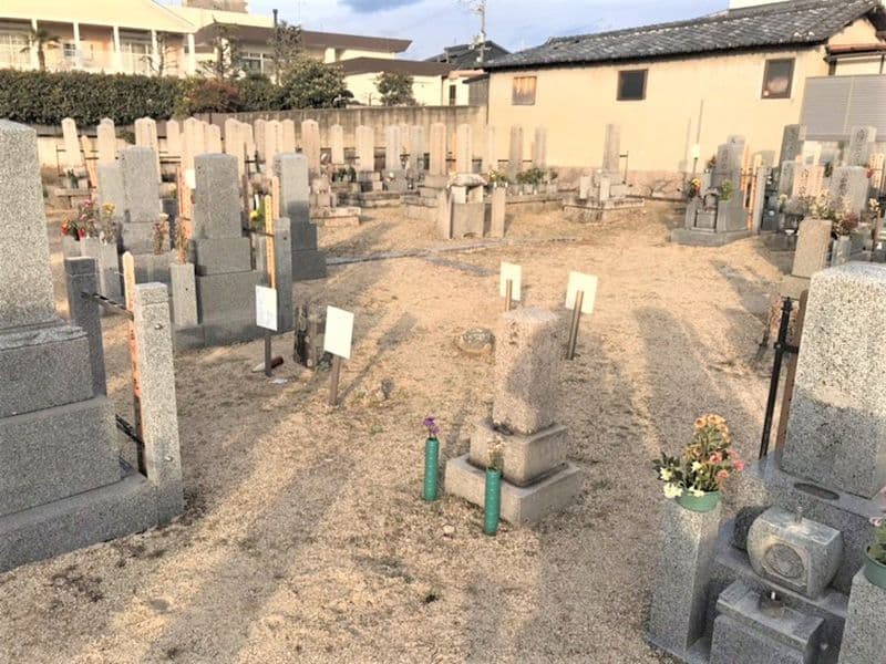 伊勢田墓地