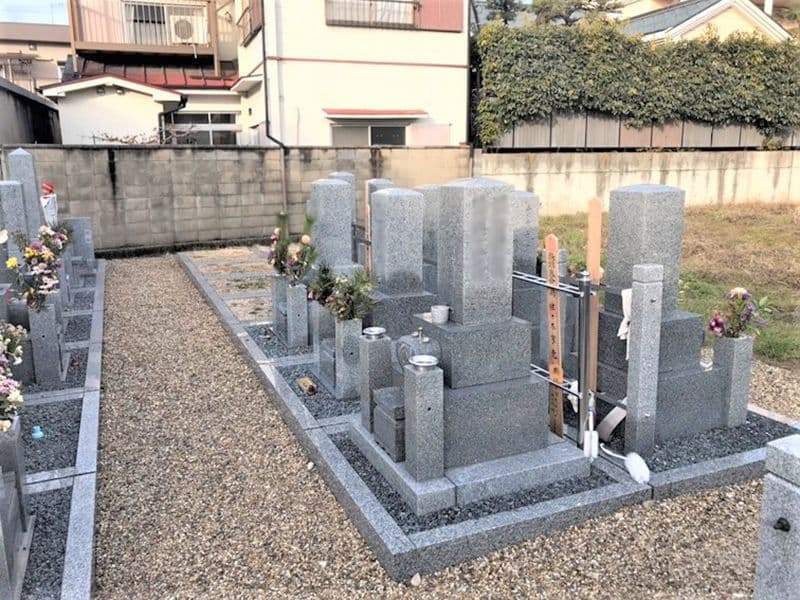伊勢田墓地