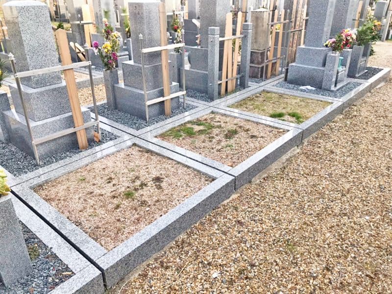 伊勢田墓地