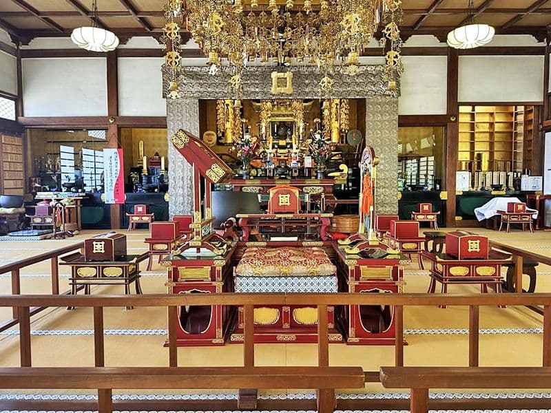 本堂内部