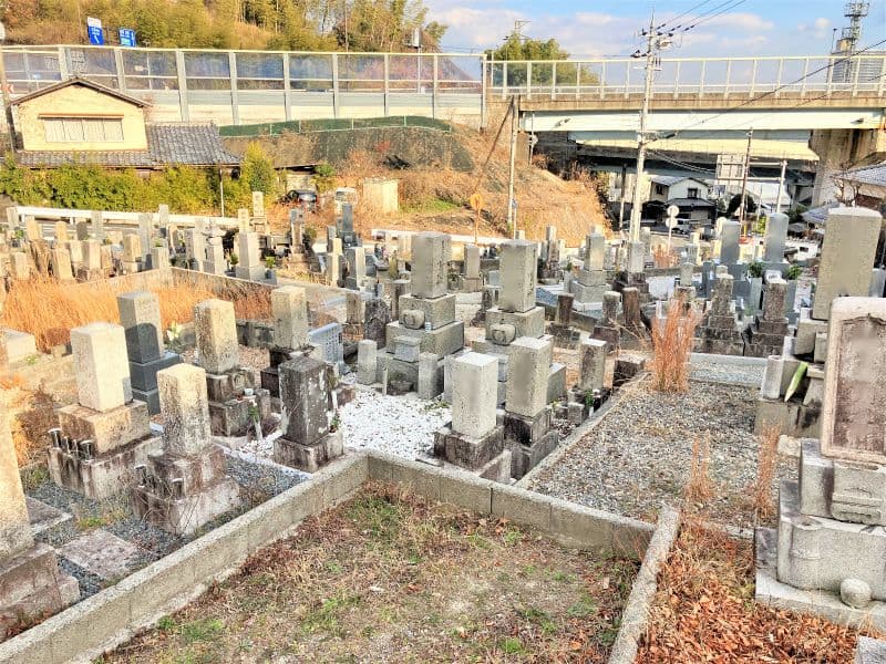 長蓮寺墓地