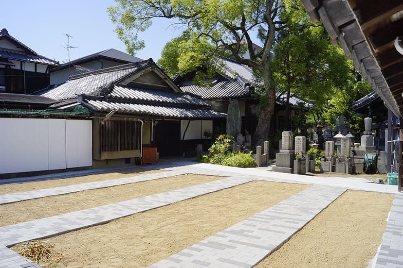 満願寺墓苑