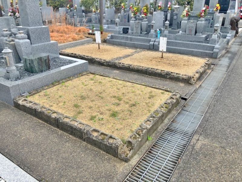 小土墓地
