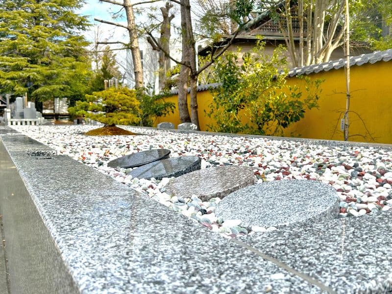 実相寺墓苑