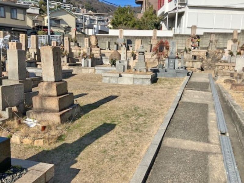 岡本東墓地