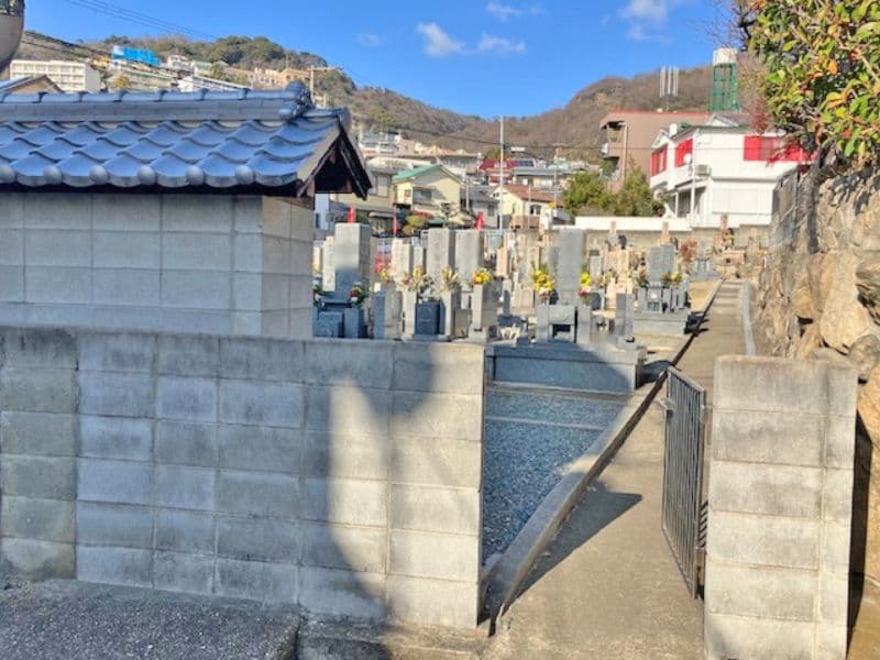 岡本東墓地