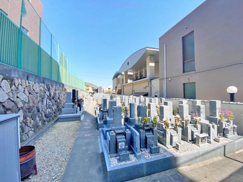 阪急岡本　光明寺墓地