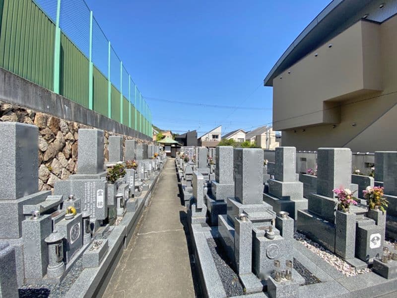 阪急岡本　光明寺墓地