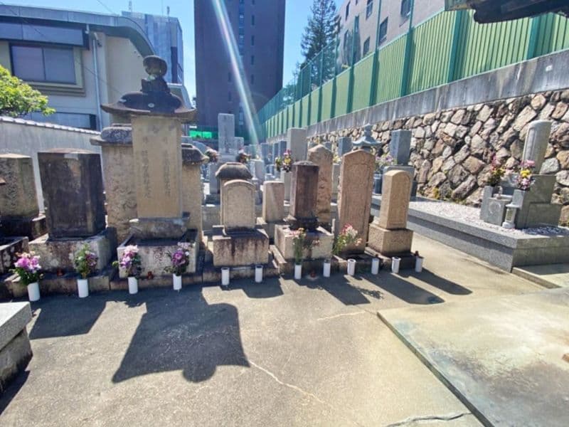 阪急岡本　光明寺墓地