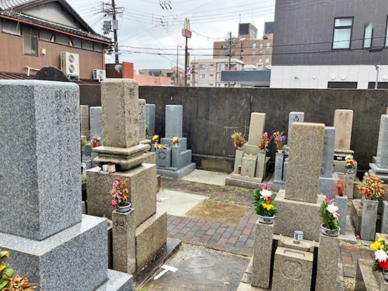 足代墓地