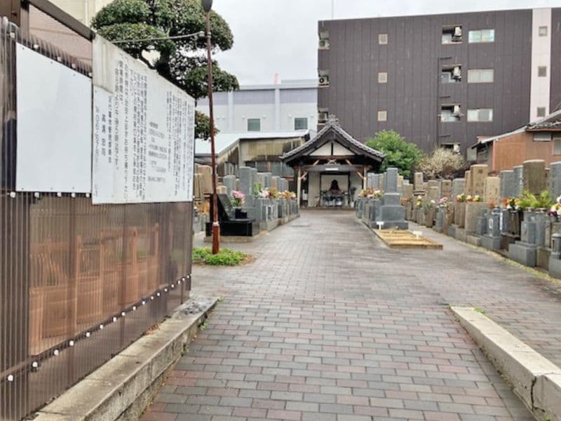 足代墓地