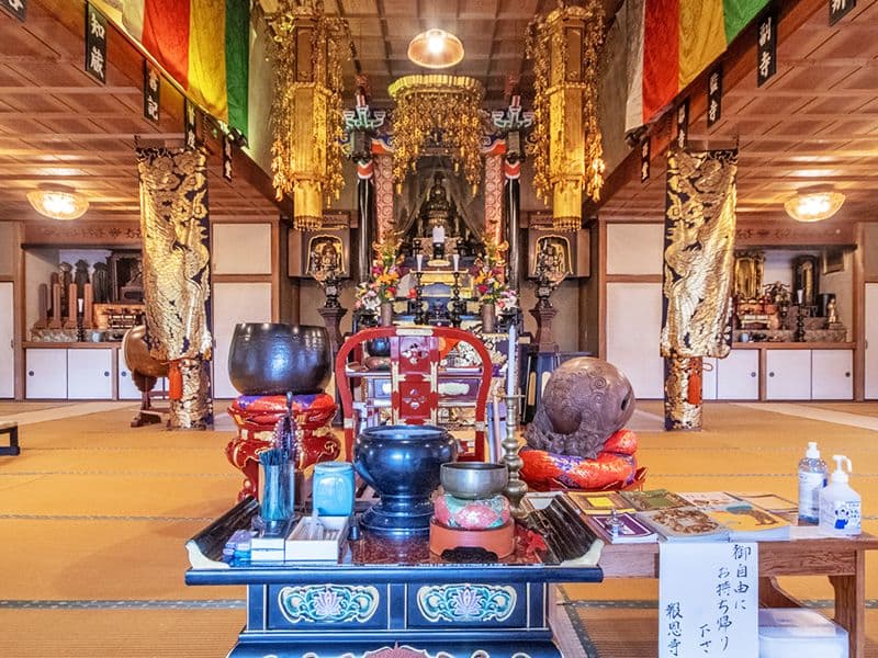 本堂内部