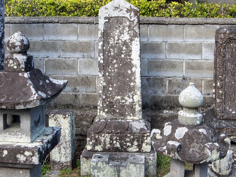 白岩城主：松根光廣の墓碑