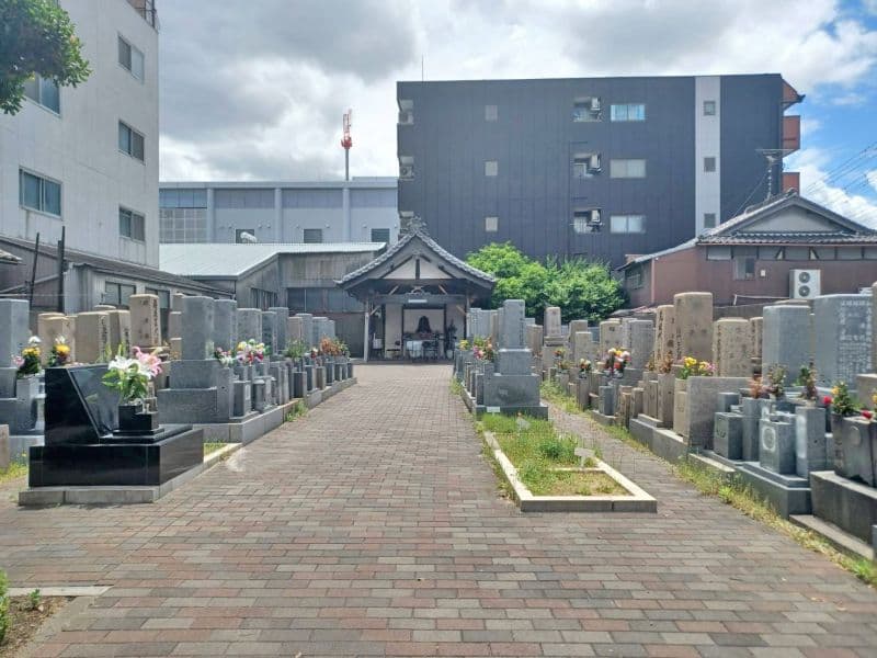 足代墓地