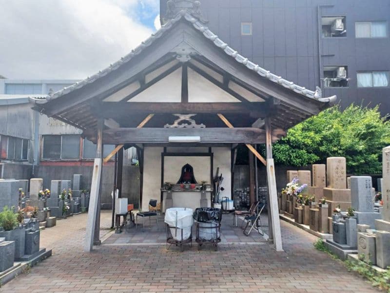 足代墓地