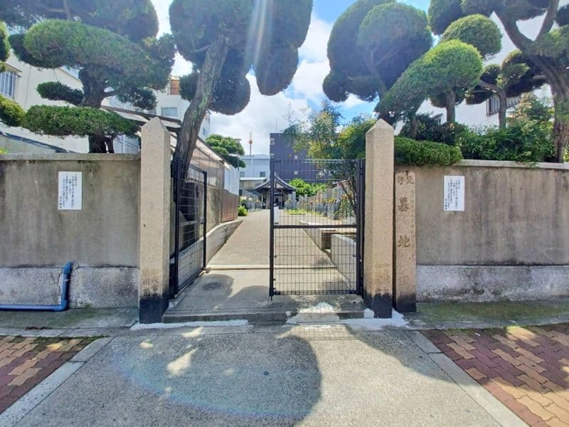 足代墓地