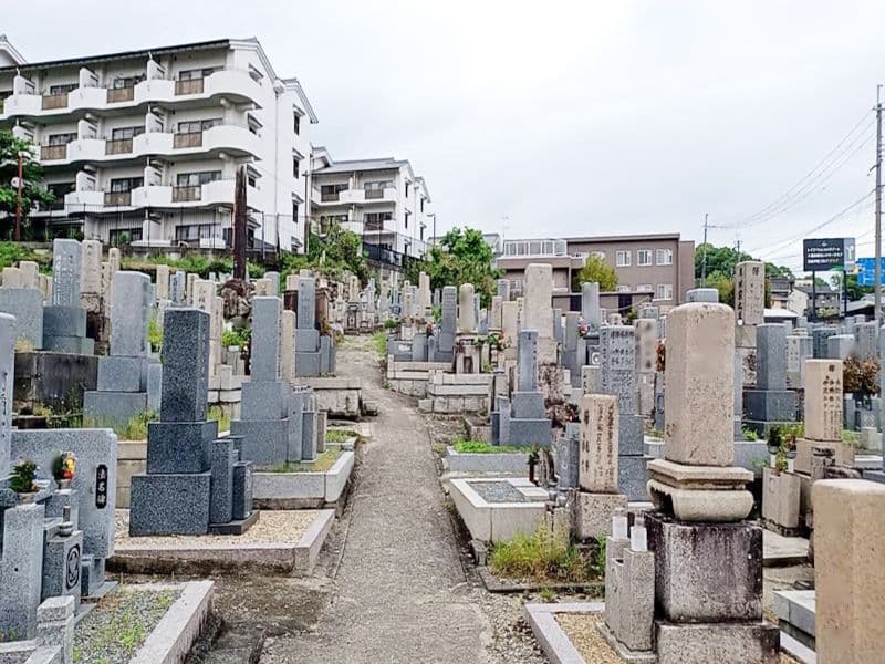 東之阪町墓地