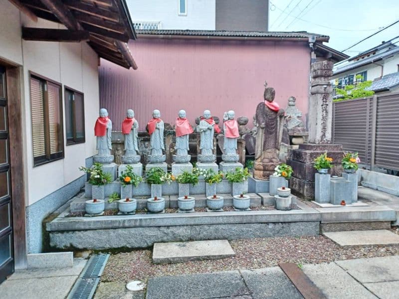 般若寺町墓地