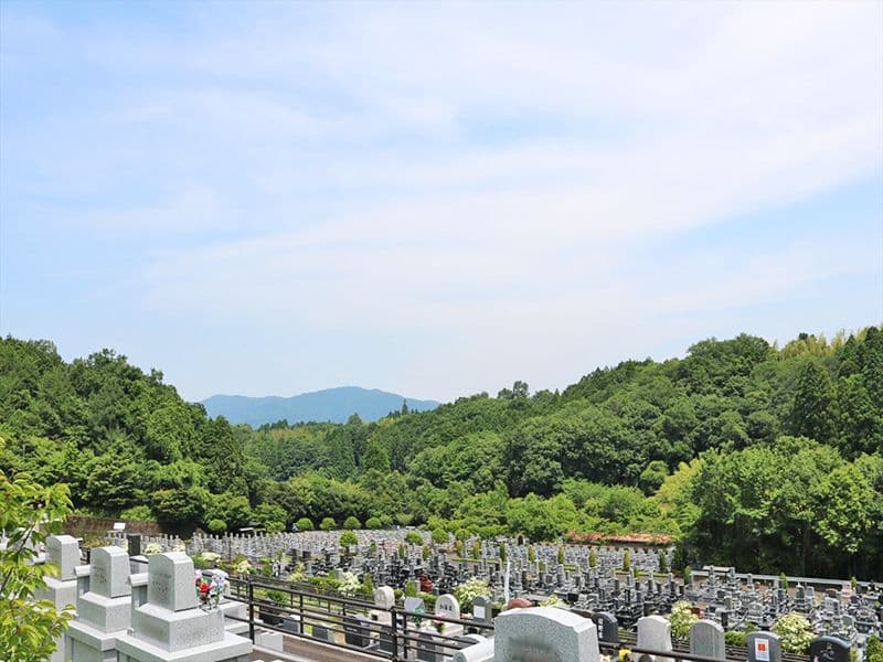 開放的で美しい公園墓地です。