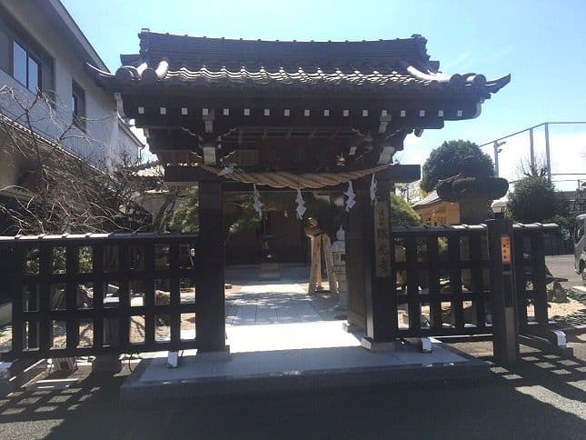 恵光メモリアル新宿浄苑　立派な門構えの入口
