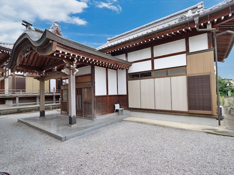 月桂の碑
