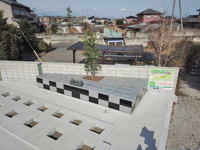 韮塚共同墓地
