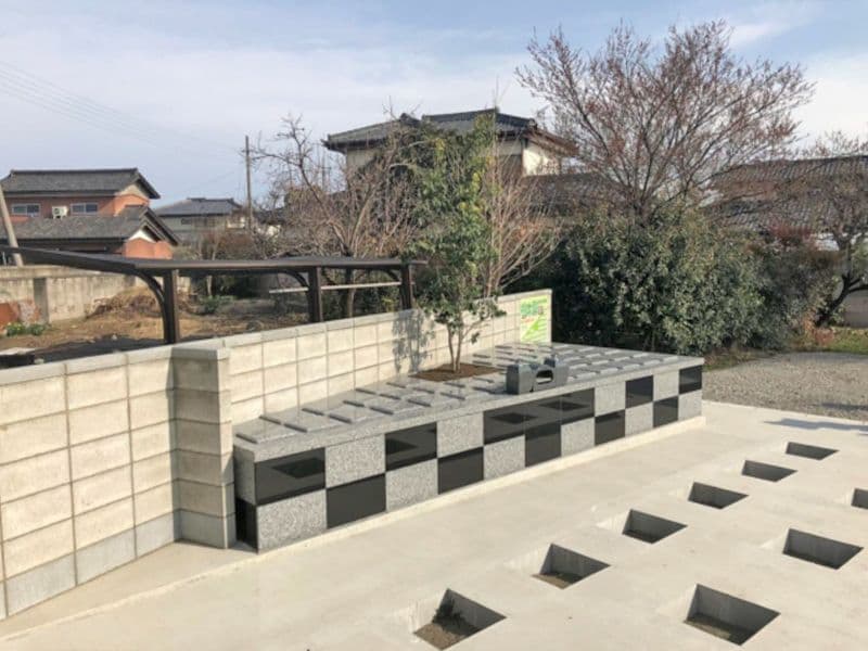 韮塚共同墓地