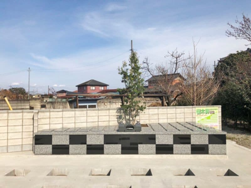韮塚共同墓地