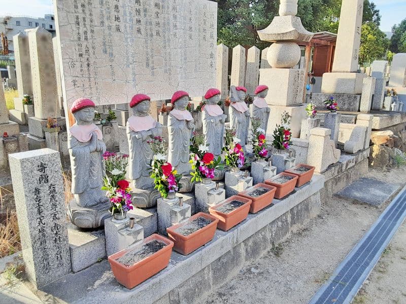 堀溝・新家墓地