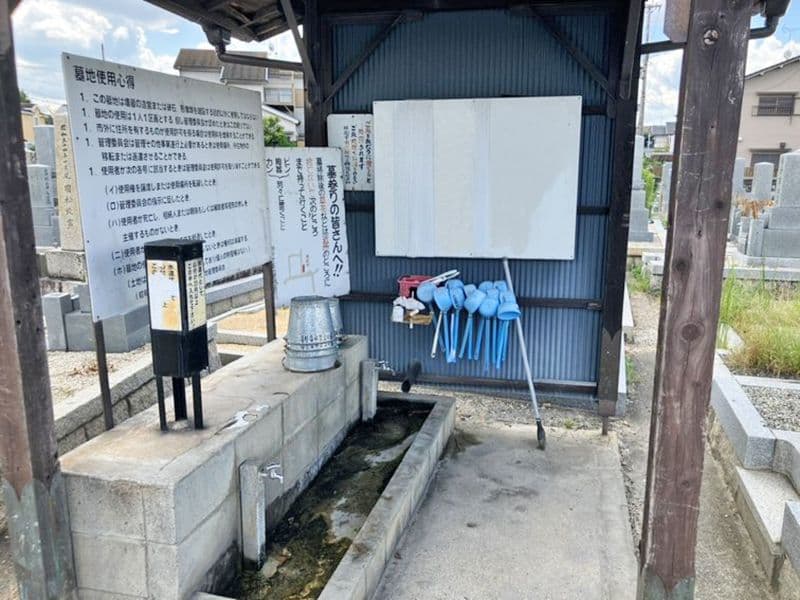 野の花墓地