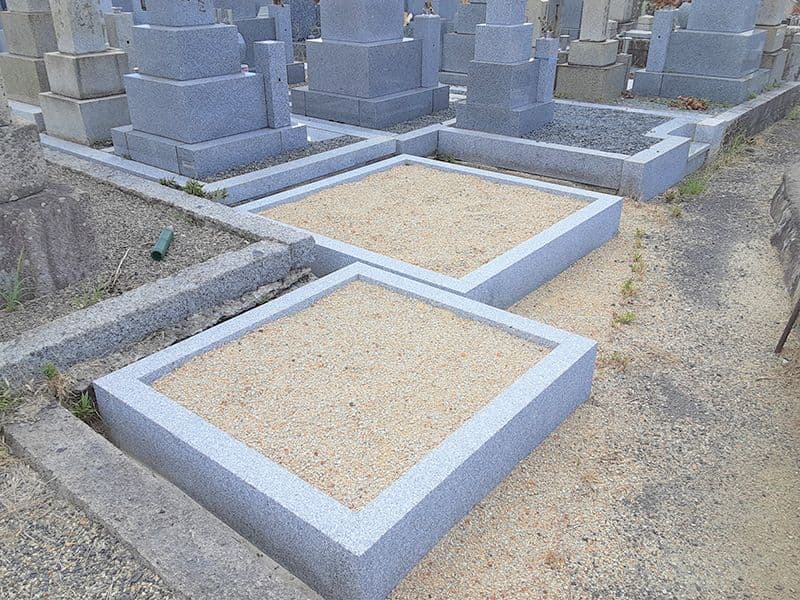 野の花墓地