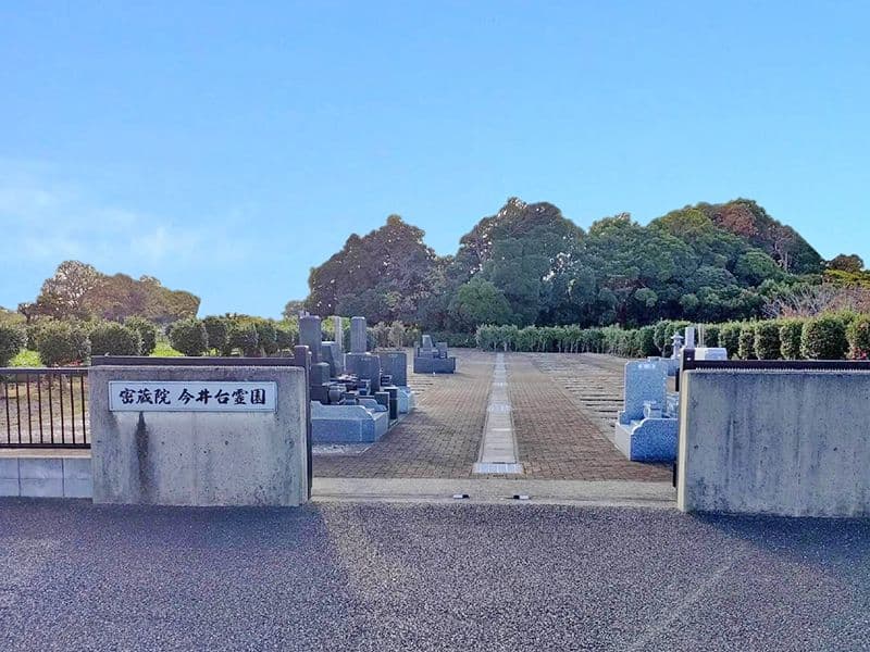 霊園入口です。