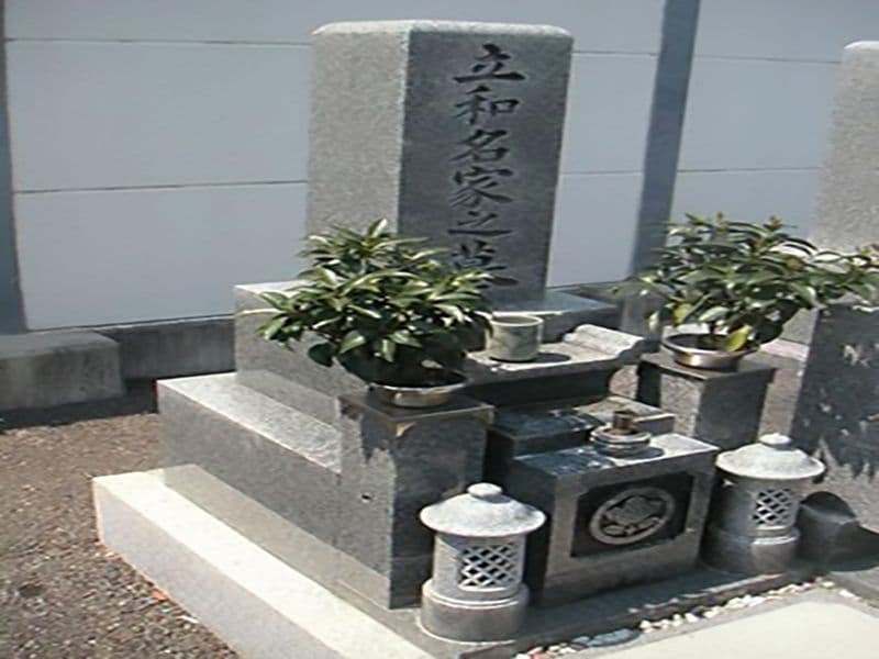 高石市営 浜墓地　手入れが行き届いている墓地