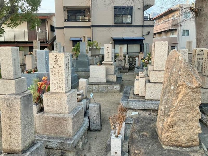 鬼塚墓地
