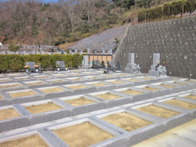 竜の子霊園