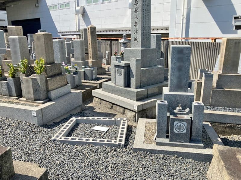 三津屋霊園