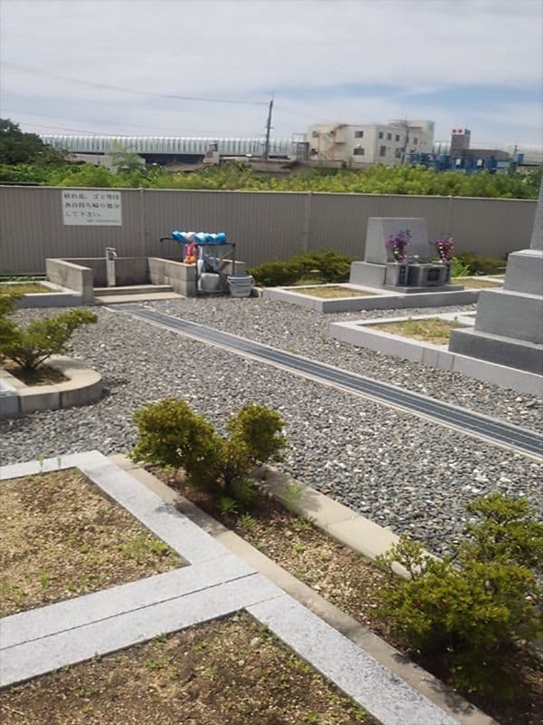 堀溝・新家墓地