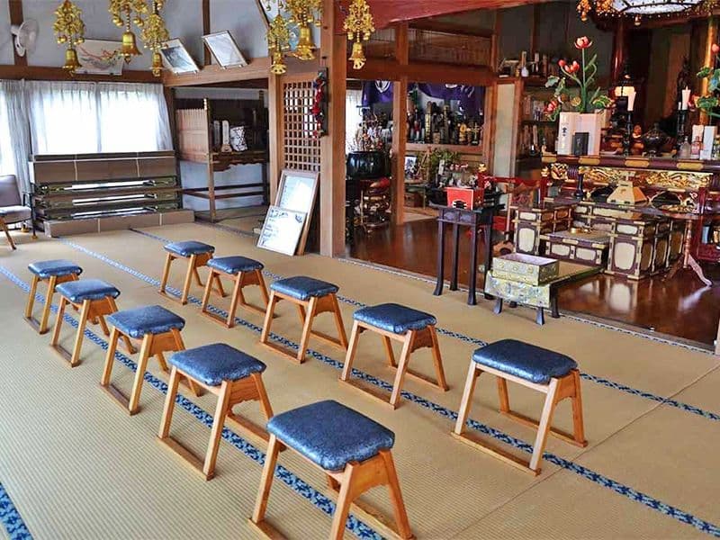 本堂内観